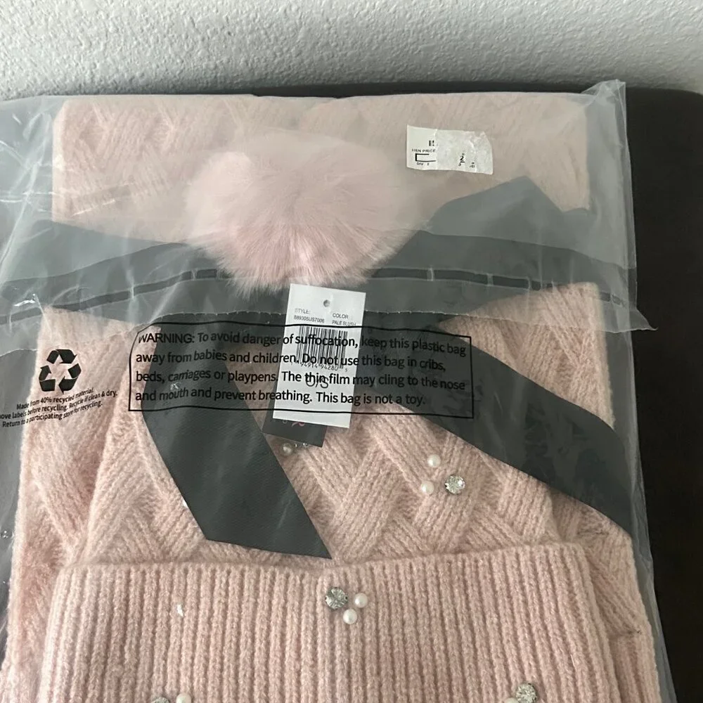 C Wonder by Christian Siriano Pom-Pom Beanie & Scarf Gift Set BLUSH nwt